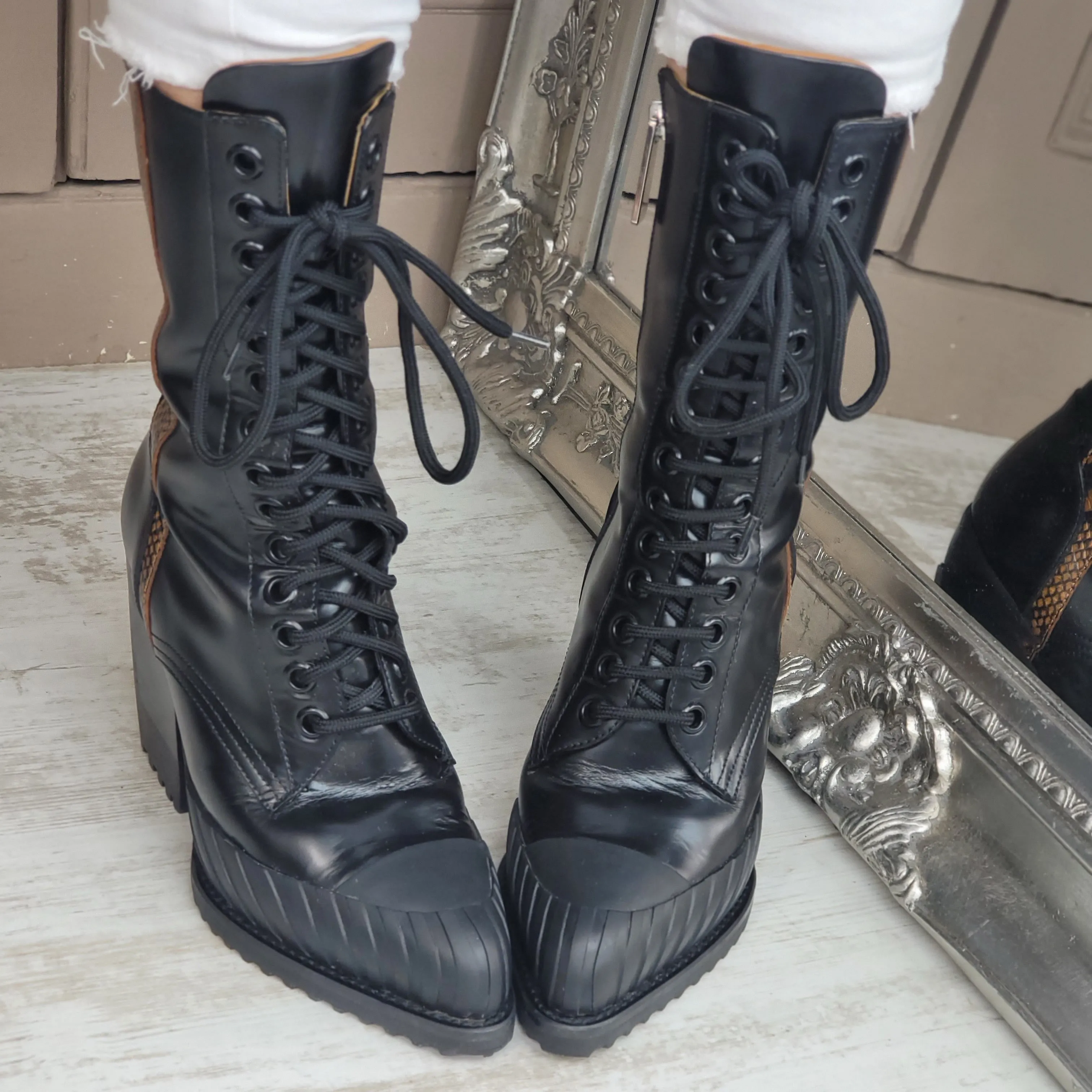 CHLO LEATHER BOOTS EU 37/ UK 4
