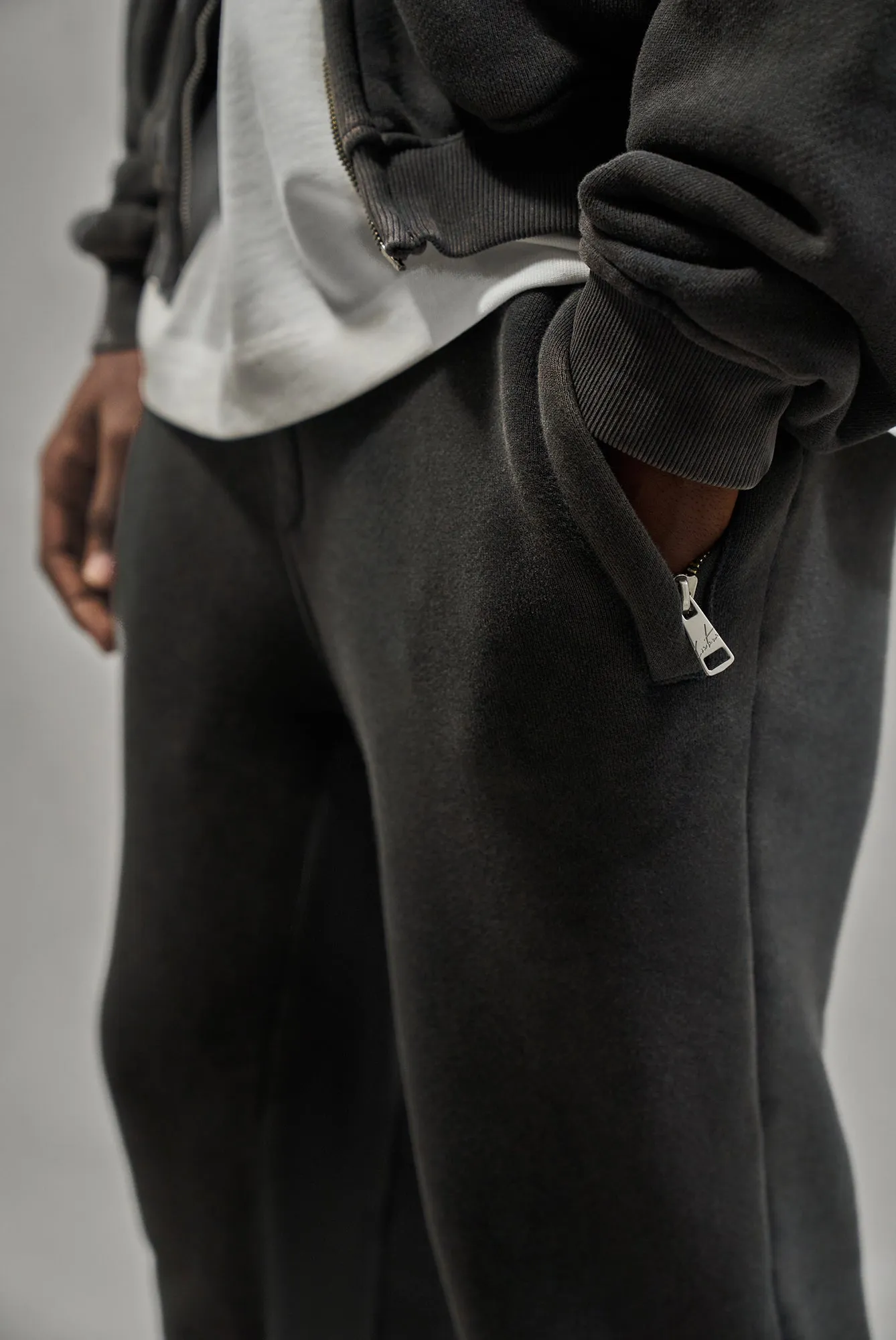 LAUNDERED CLASSICS JOGGERS - CHARCOAL