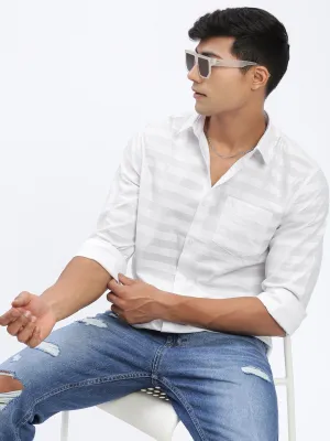 Men White Standard Spread Collar Textured Cotton Casual Shirt
